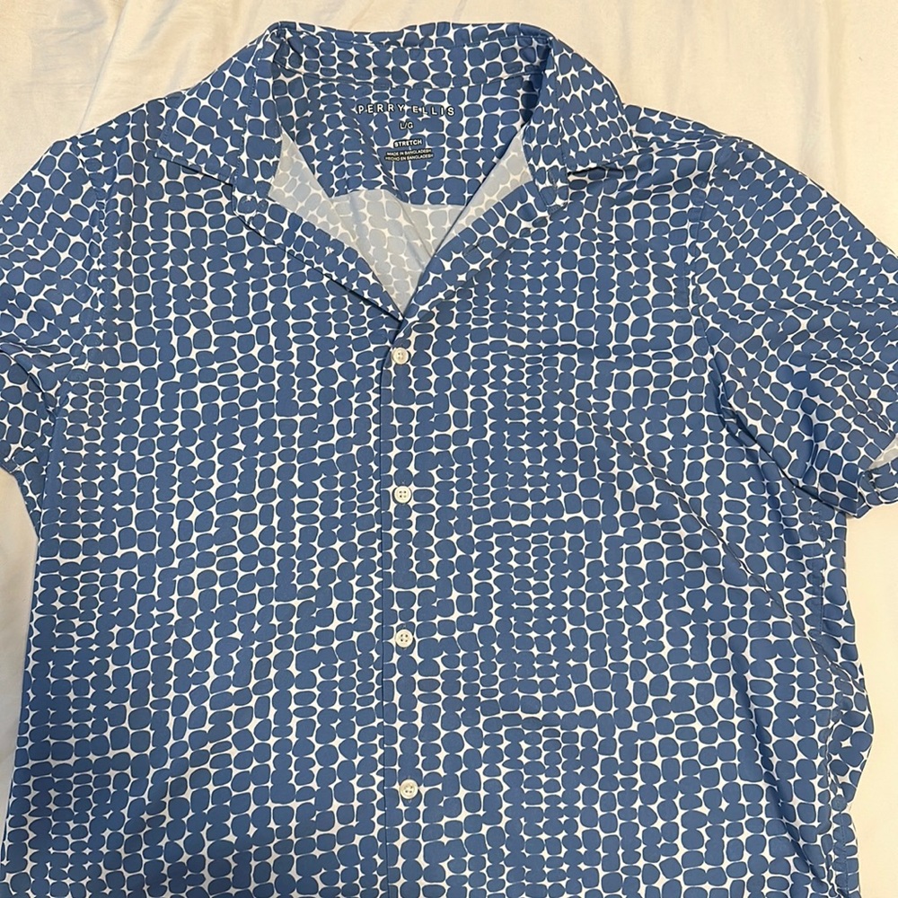 Perry Ellis “Pebble” button down. Great Condition!